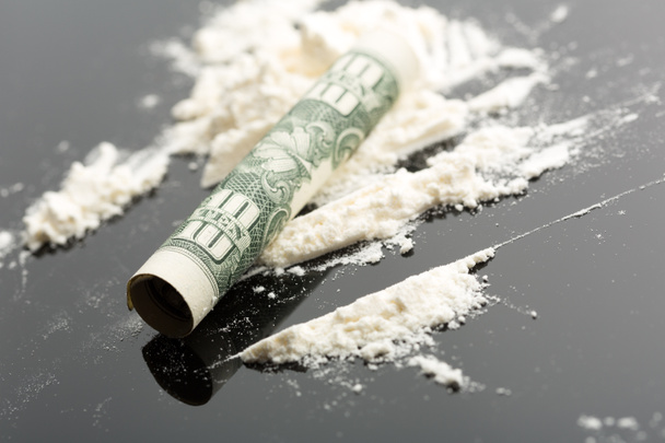 Cocaïne et billet de 10 dollars
 - Photo, image