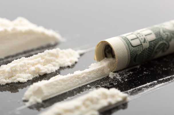 Cocaína y billete de 10 dólares
 - Foto, imagen