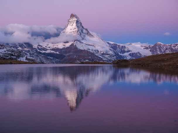 Matterhorn aikaisin aamulla
 - Valokuva, kuva