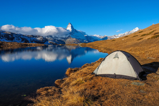 Tent in de buurt van Matterhorn - Foto, afbeelding