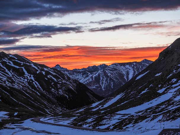 Késő délután a svájci Alpokban - Fotó, kép