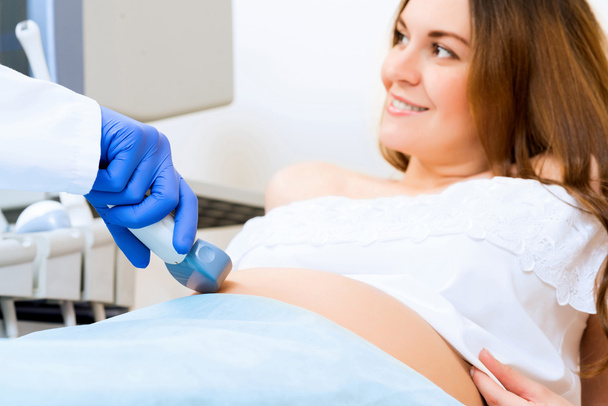 Ultrasound scanner for pregnant - Foto, Imagen