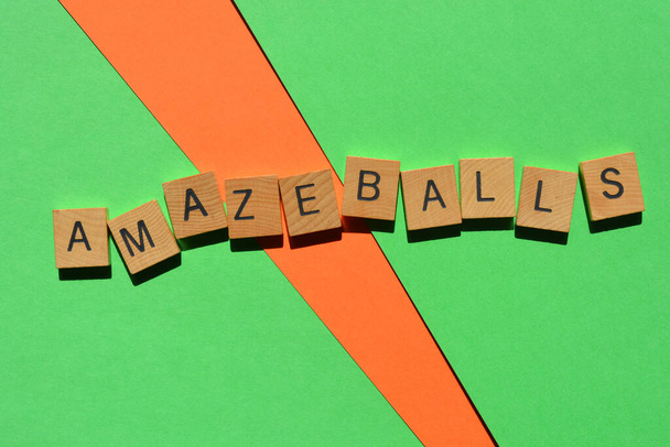 Amazeballs, слово в дерев'яних літер. Сучасна, гумористична зміна дивовижних
 - Фото, зображення