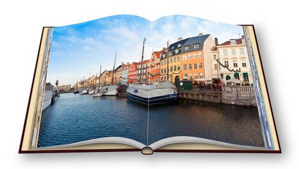 Blick auf Nyhavn während der Weihnachtsfeiertage mit Weihnachtsschmuck. Auf Dänisch bedeutet es "neuer Hafen" und ist eines der berühmtesten Wahrzeichen Kopenhagens (Europa - Dänemark). - Foto, Bild