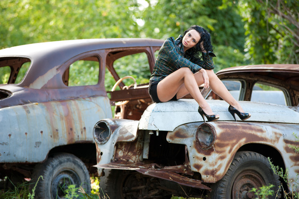Ретро автомобілі і красива дівчина
 - Фото, зображення