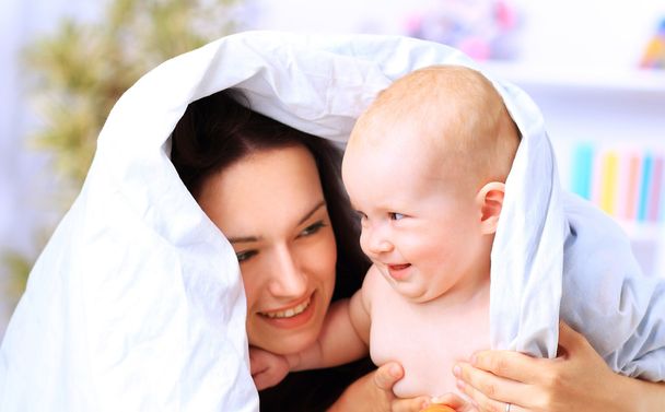 happy family. Mother and baby playing and smiling under a blanket - Foto, Imagem