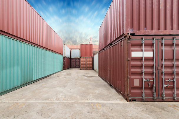 Stoh nákladní kontejnery v docích - Fotografie, Obrázek