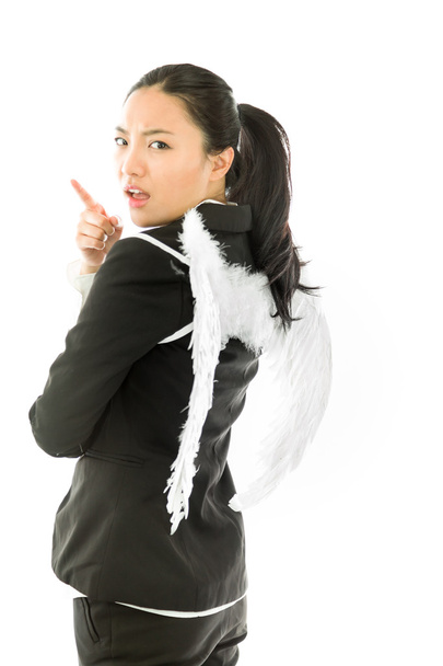 Côté ange d'une jeune femme d'affaires asiatique gronder quelqu'un isolé sur fond blanc
 - Photo, image