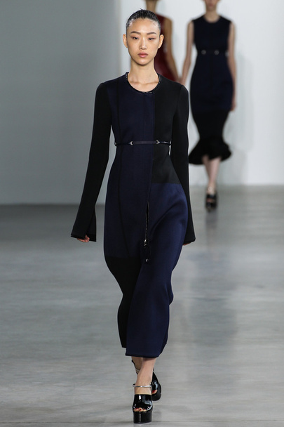 Model So Ra Choi walk the runway at the Calvin Klein Collection fashion show - Фото, зображення
