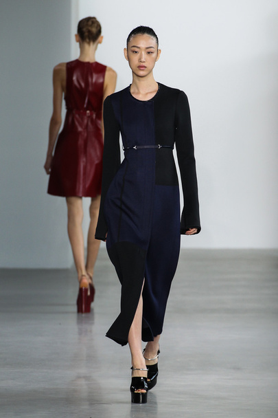 Model So Ra Choi walk the runway at the Calvin Klein Collection fashion show - Фото, зображення