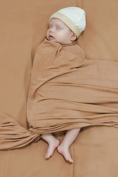Newborn baby girl, sleeping on a blanket. - Photo, Image