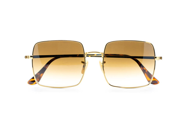 Kép a modern divatos napszemüveg elszigetelt fehér alapon, szemüveg. - Fotó, kép