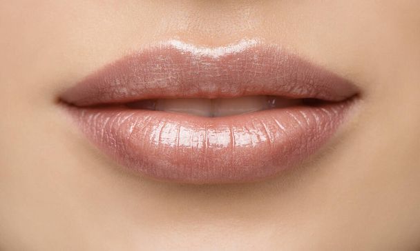 Natural Lip Close up. Pink Lipstick Make up. Perfect Plump Full Lips Macro. Beauty Women Mouth Makeup with Nude Lip Gloss - Фото, изображение
