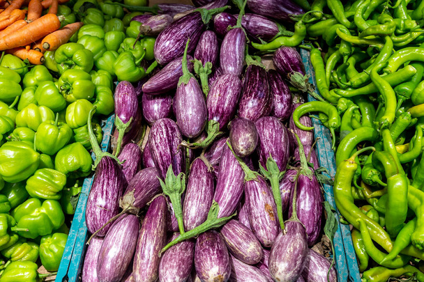 Vibrant vegetables for sale on a market stall - Фото, зображення