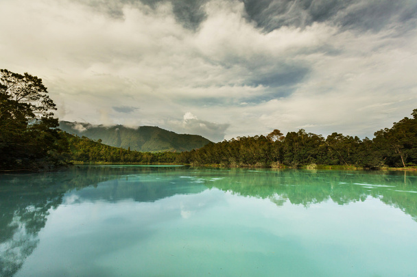 dieng の湖 - 写真・画像