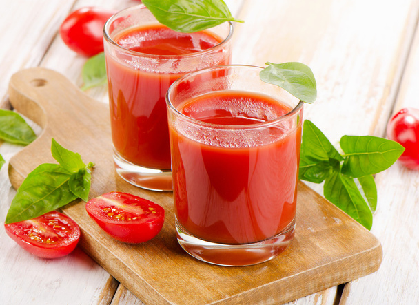 Tomato juice and fresh tomatoes - Foto, immagini