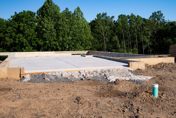 vista del cantiere e fondazione casa nel processo di preparazione pavimento materiale cemento - Foto, immagini