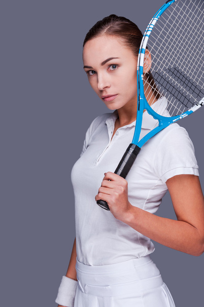 Woman holding tennis racket - Foto, Bild