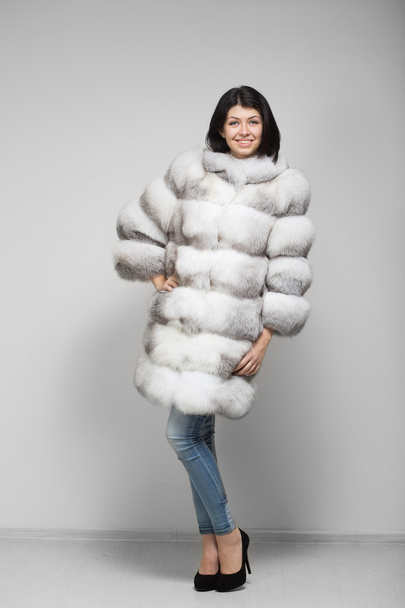 beautiful woman model in fur coat - Foto, Imagem