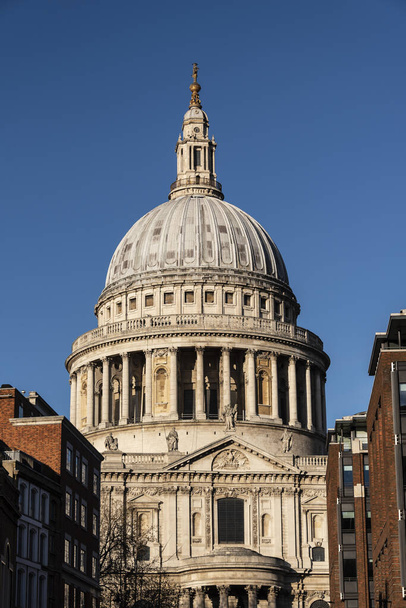 view to the dome of the baroque Saint Pauls Cathedral on a sunny day in London - Φωτογραφία, εικόνα