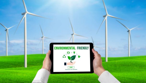 Green Business Transformation für Umweltschutz und ESG-Geschäftskonzept. Geschäftsmann setzt sich mit Tablet Unternehmensziel in Richtung umweltfreundliches Management und alternative Nutzung sauberer Energien. - Foto, Bild