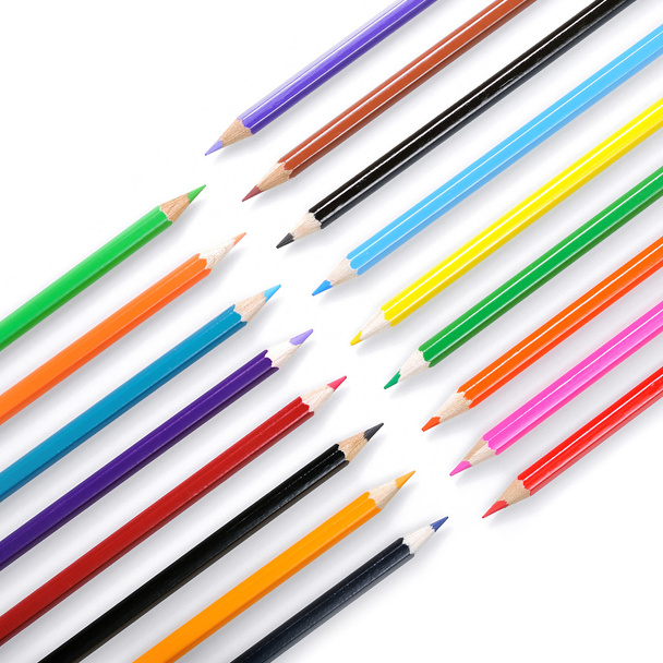 Crayons de couleur isolés sur fond blanc   - Photo, image