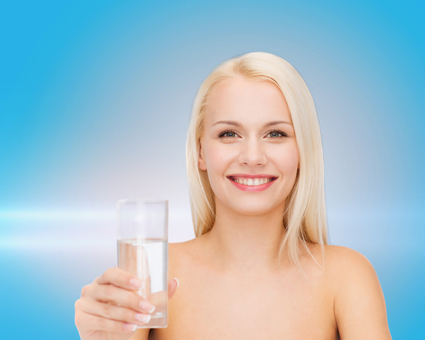 young smiling woman with glass of water - Fotoğraf, Görsel