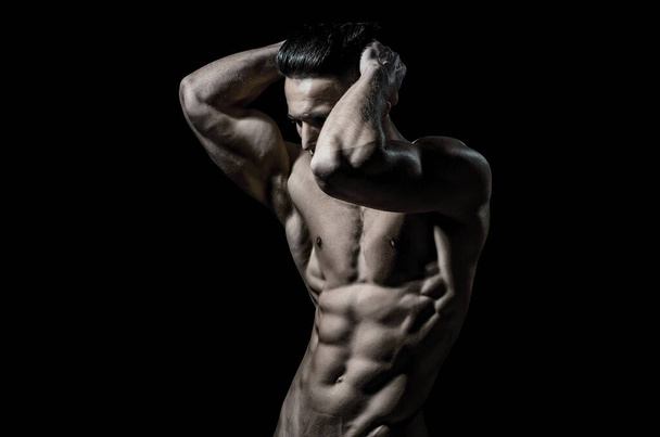 Sexy sport muscolare in forma ragazzo spogliato. Uomo nudo del busto, addominali e corpo maschili. Uomo nudo. Torso maschile nudo. Corpo sexy - Foto, immagini