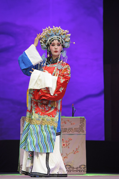 pretty chinese traditional opera actress with theatrical costume - Photo, Image