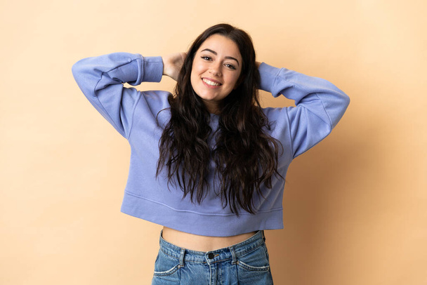 Young caucasian woman over isolated background laughing - Foto, Imagen