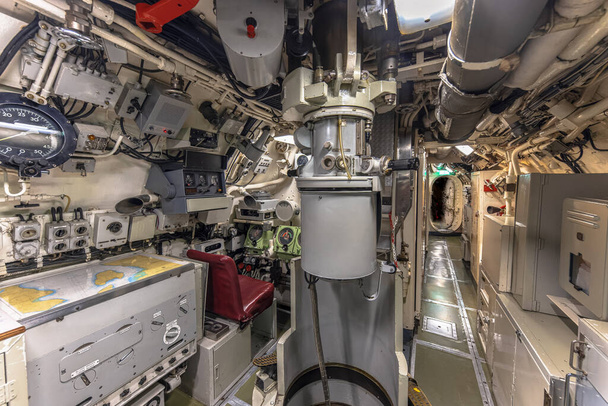 Interior of Submarine. Periscope and control room area. - Foto, afbeelding