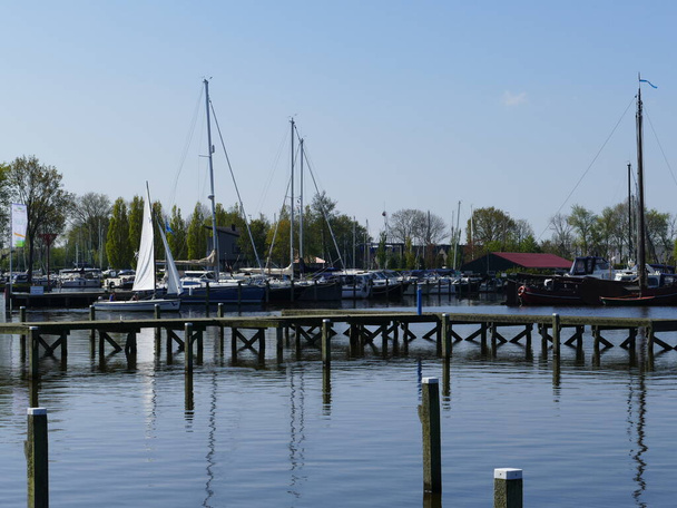 Marina at (Dutch) Slotermeer (Frisian) Sleatermar (a big lake) near Balk, Friesland, Netherlands - Foto, imagen