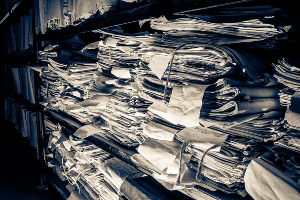Documentos en papel en archivo
 - Foto, Imagen