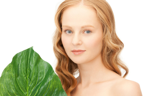 Woman with green leaf - Zdjęcie, obraz