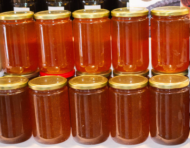 frascos de miel fresca como ingrediente nutritivo delicioso
 - Foto, imagen