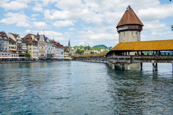 Kaunis kaupunki Lucerne Sveitsissä. Kaupunkimaisemat ja arkkitehtuuri - Valokuva, kuva
