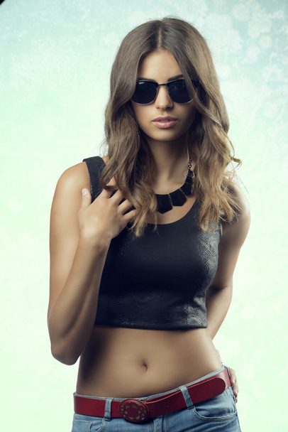 Young girl with sunglasses - Фото, зображення