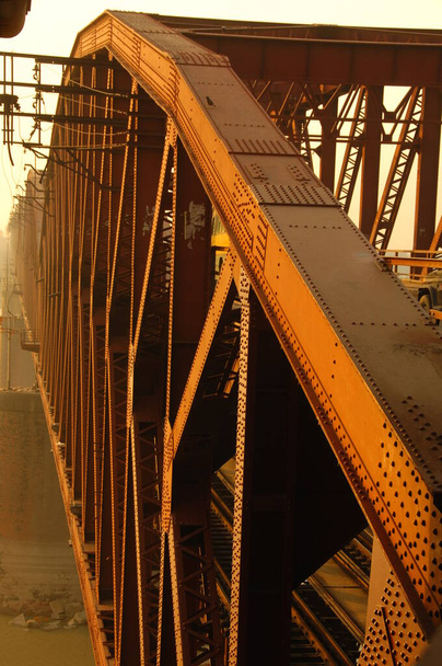 Brücke für fahrenden Zug - Foto, Bild
