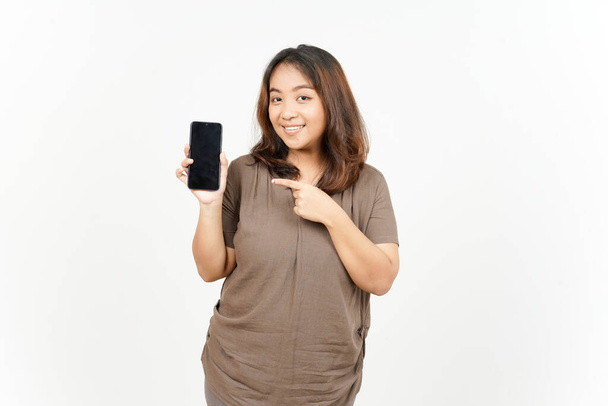 Програми або оголошення на порожньому екрані Смартфон красивої азіатської жінки ізольовані на білому тлі
 - Фото, зображення