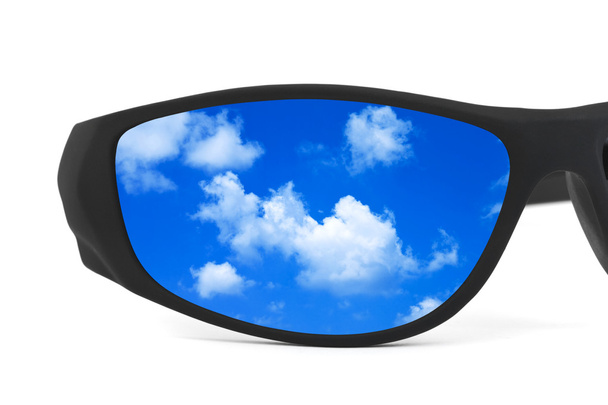 Sunglasses and sky reflection - Foto, afbeelding