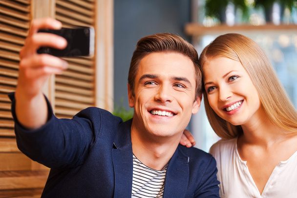 Couple making selfie by smart phone - Фото, изображение