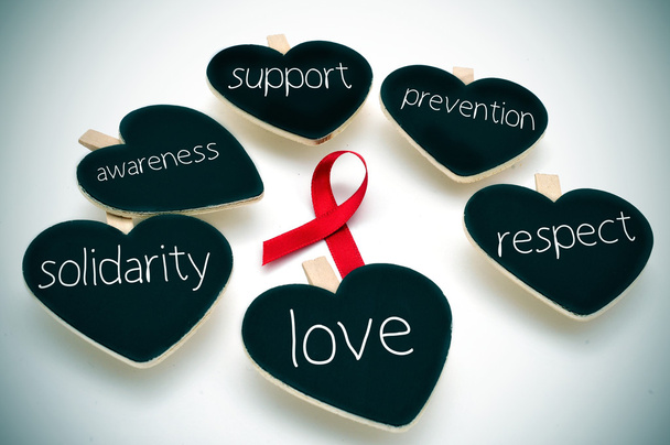 kırmızı kurdele AIDS'e karşı mücadele için - Fotoğraf, Görsel