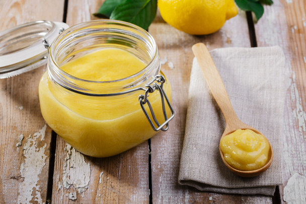 Molho doce amarelo limão curdo
 - Foto, Imagem