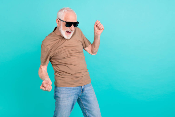 Portrait of attractive cheerful funky grey-haired man dancing fooling enjoying having fun isolated over bright blue color background. - Foto, Imagem