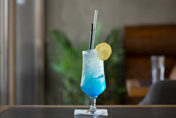 Blue ocean soda drink made of lime or lemon, curacao blue sirup, ice. - Fotoğraf, Görsel