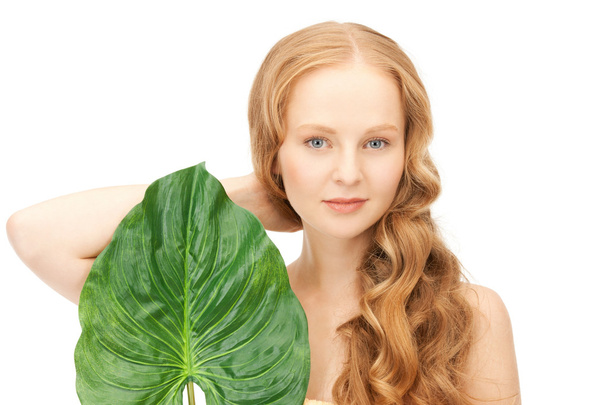 Woman with green leaf - Zdjęcie, obraz