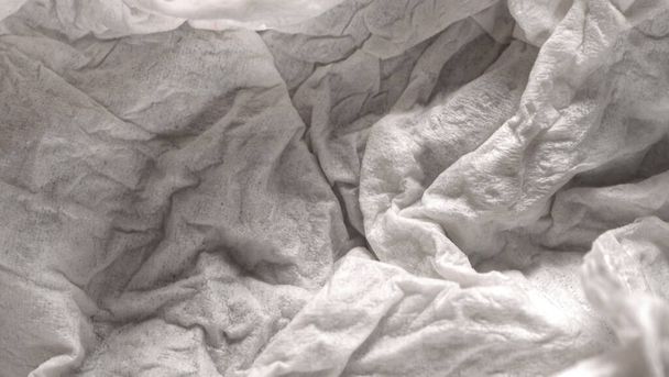 Unscharfe Gewebestruktur, zerknittertes weißes Papier, Hintergrund mit Spezialeffekten, Kunst mit abstrakter Mondrian-Kunst. Hintergrundtextur Acrylmalerei, schwarz und weiß. Abstrakte Kunst für den Druck - Foto, Bild