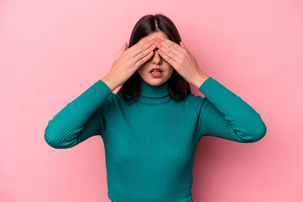 Young caucasian woman isolated on pink background afraid covering eyes with hands. - Zdjęcie, obraz