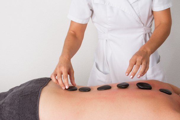 man ontvangende massage - Foto, afbeelding