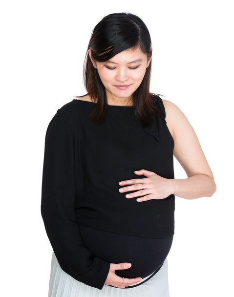 Ciężarna kobieta dotykająca brzucha - Zdjęcie, obraz